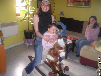 Emma et sa maman sur son nouveau poney!